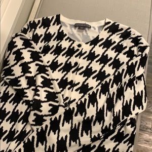 Covington Sweater ♥️